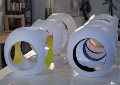 Fabrication de sphères en polystyrène pour l’artiste Guillaume de Saint-Phalle