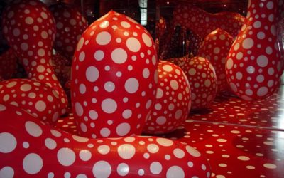Installation de structures gonflables – YAYOI KUSAMA
