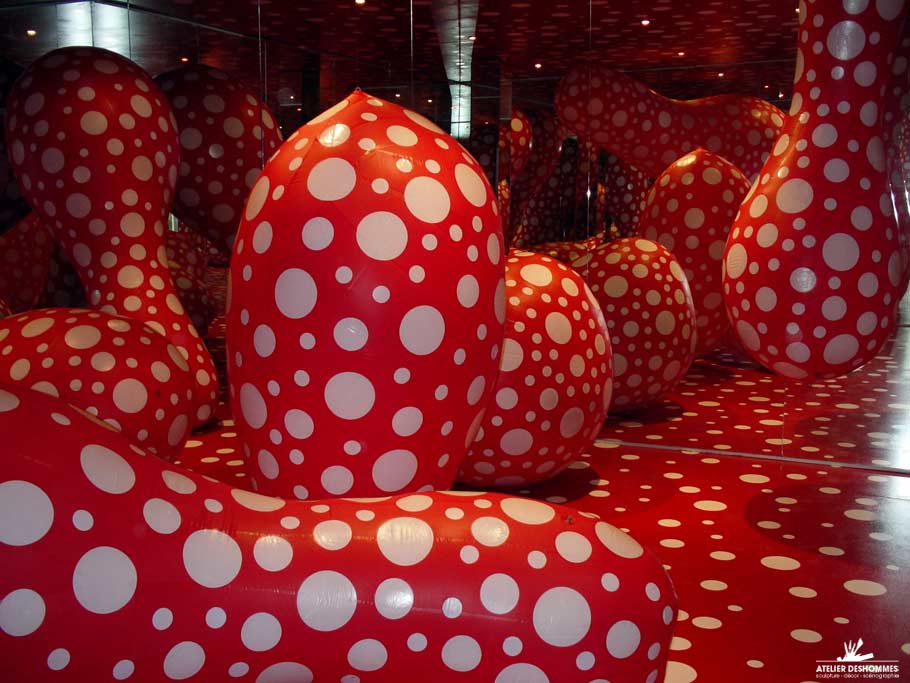 Installation de structures gonflables pour l’artiste Yayoi Kusama