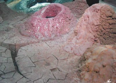 Reconstitution de décors volcaniques en béton pour le centre VULCANIA