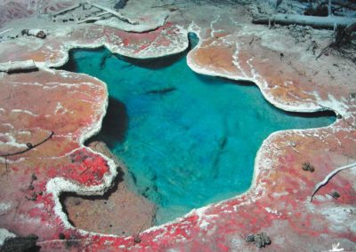 Reconstitution de décors volcaniques en béton pour le centre VULCANIA