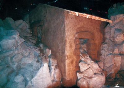 Reconstitution de décors volcaniques en béton pour le centre VULCANIA