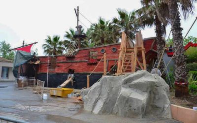 Décor en béton d’un bateau de pirates – CAMPING CALIFORNIE PLAGE