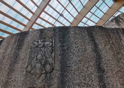 Décor tropical de piscine en béton sculpté - DOMAINE DES ORMES