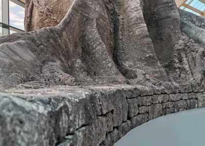 Décor tropical de piscine en béton sculpté - DOMAINE DES ORMES