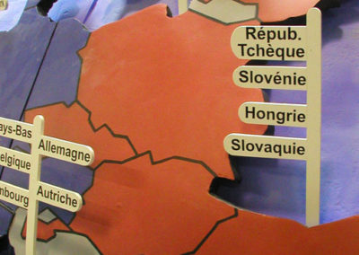 Découpe et sculpture en polystyrène d’une sphère un char du Tour de FRANCE